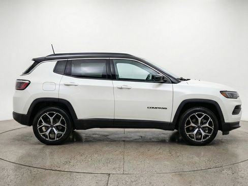 Used 2025 Jeep Compass Limited image 11