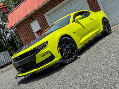 Used 2021 Chevrolet Camaro SS RWD image 3