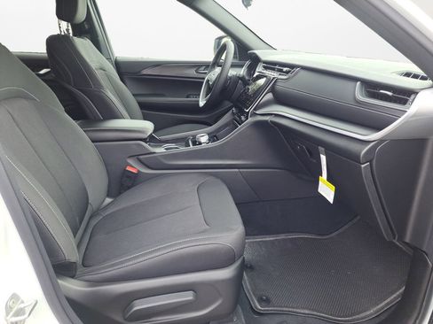 New 2025 Jeep Grand Cherokee Laredo image 24