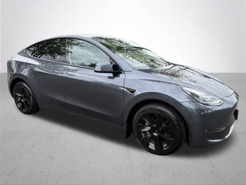 Used 2022 Tesla Model Y Long Range AWD/4WD image 4