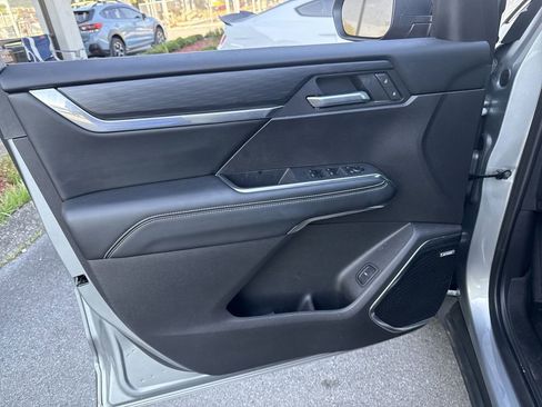 Used 2025 GMC Acadia Elevation w/ Elevation Premium Package AWD/4WD image 20