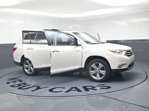 Used 2011 Toyota Highlander Limited w/ Tow Pkg AWD/4WD image 25