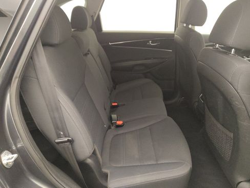 Used 2020 Kia Sorento LX FWD image 19
