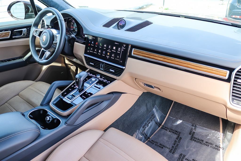 Used 2023 Porsche Cayenne AWD/4WD image 17