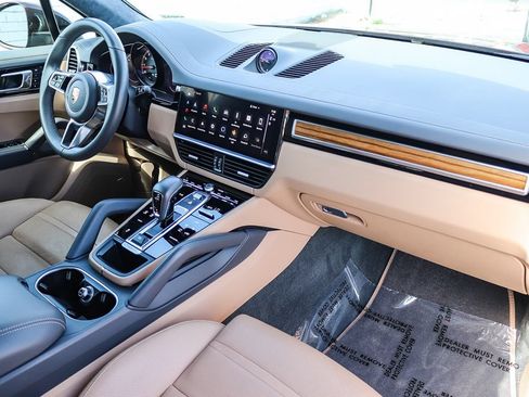 Used 2023 Porsche Cayenne AWD/4WD image 17