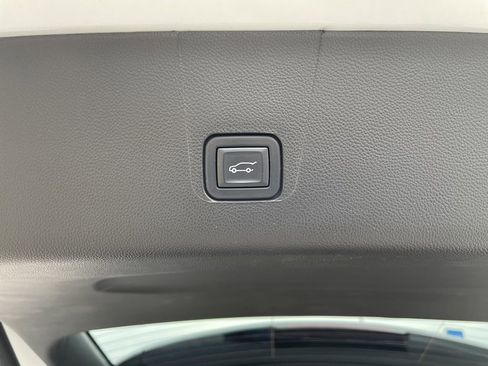 Used 2023 Chevrolet Traverse LT image 49