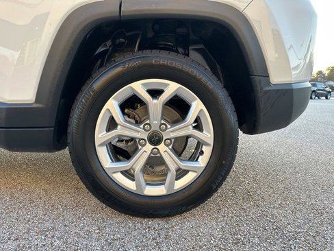 Certified 2025 Jeep Compass Latitude image 48