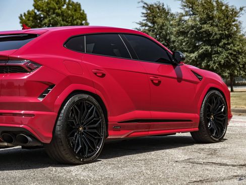 Used 2025 Lamborghini Urus SE AWD/4WD image 21