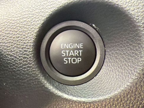 Used 2026 Toyota Corolla Cross XLE FWD image 23