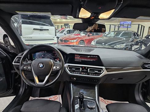 Used 2020 BMW 330i Sedan w/ Convenience Package image 27