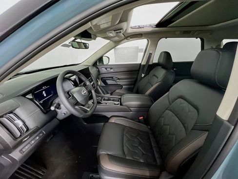 New 2026 Nissan Pathfinder Platinum image 18