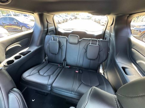New 2026 Chrysler Pacifica Select image 13