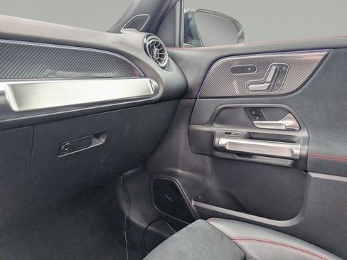 Used 2021 Mercedes-Benz GLB 250 GLB 250 image 32