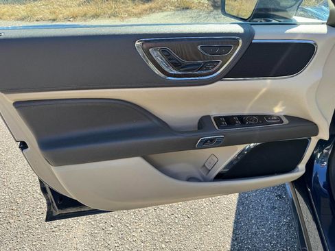 Used 2017 Lincoln Continental Reserve w/ Technology Package image 39