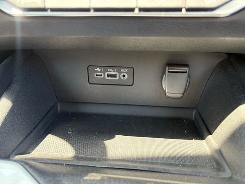 Used 2025 Nissan Altima 2.5 SV FWD image 17