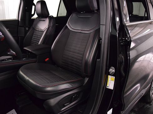 Used 2025 Ford Explorer ST-Line image 29