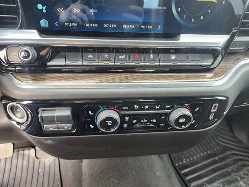 Used 2025 Chevrolet Silverado 1500 LT image 11