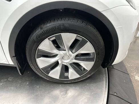 Used 2023 Tesla Model Y Long Range AWD/4WD image 9