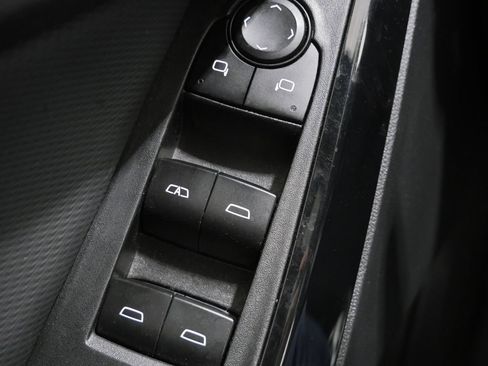 Used 2025 Chevrolet Equinox LT FWD image 13