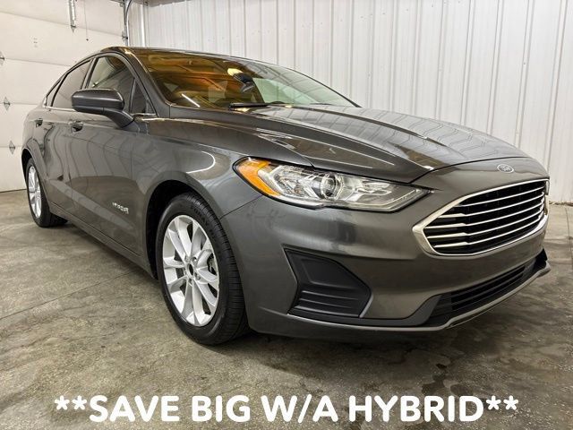 Used 2019 Ford Fusion SE FWD image 1
