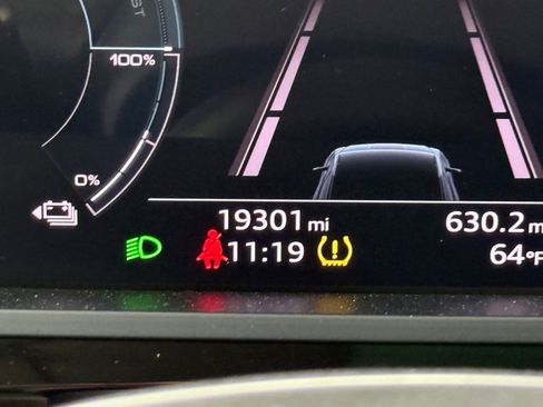 Used 2022 Audi e-tron Premium image 22