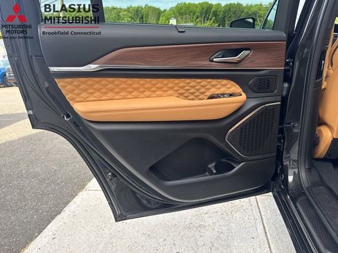 Used 2023 Jeep Grand Cherokee L Summit w/ Advanced Protech Group IV AWD/4WD image 43