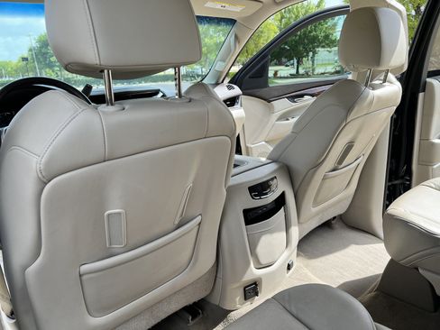 Used 2017 Cadillac Escalade Luxury RWD image 32