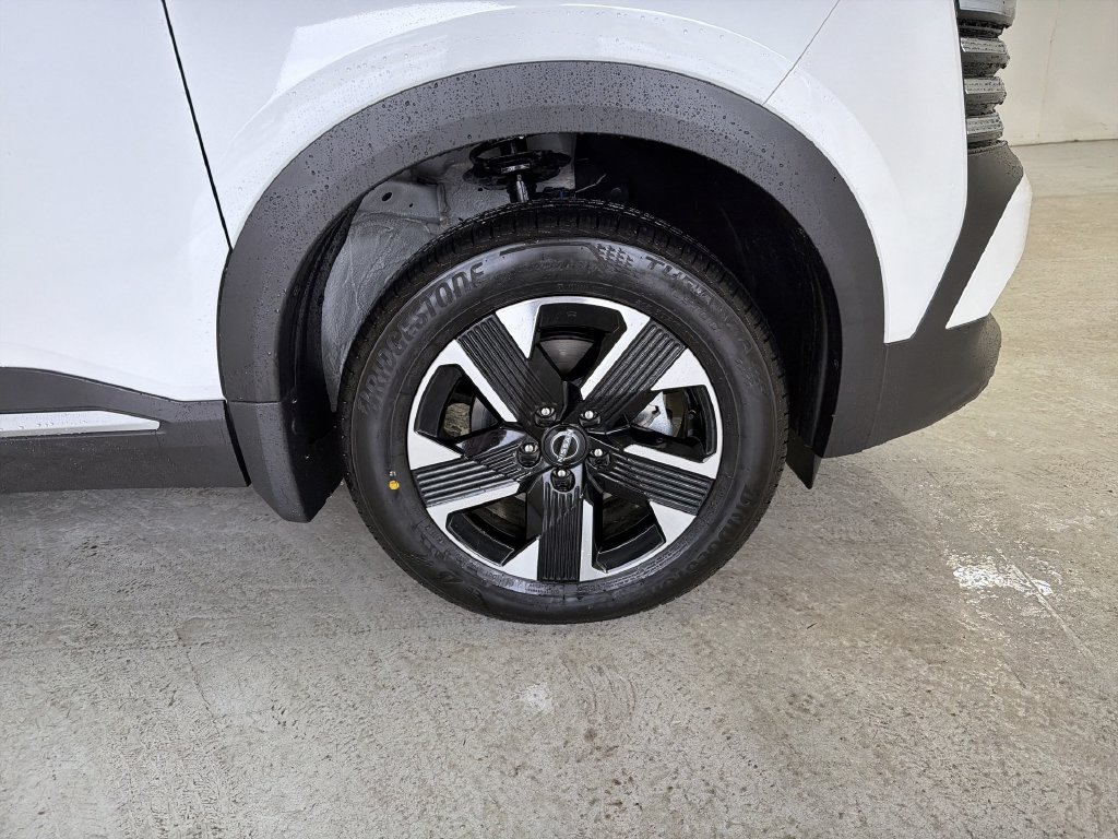 Certified 2026 Nissan Kicks SV w/ SV Premium Package AWD/4WD image 16
