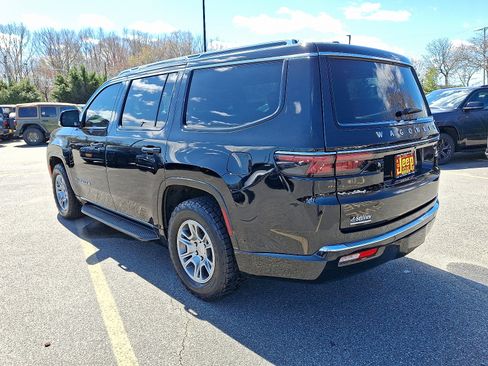 Certified 2023 Jeep Wagoneer 4WD image 4