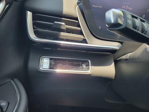 Certified 2025 Buick Envision Preferred AWD/4WD image 16