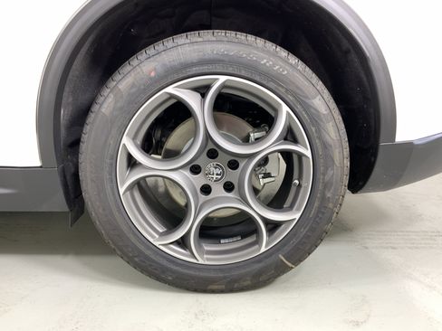 New 2025 Alfa Romeo Stelvio Sprint w/ Convenience Package image 9