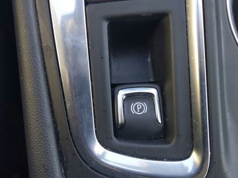 Used 2021 Chevrolet Equinox LT w/ Driver Convenience Package FWD image 27