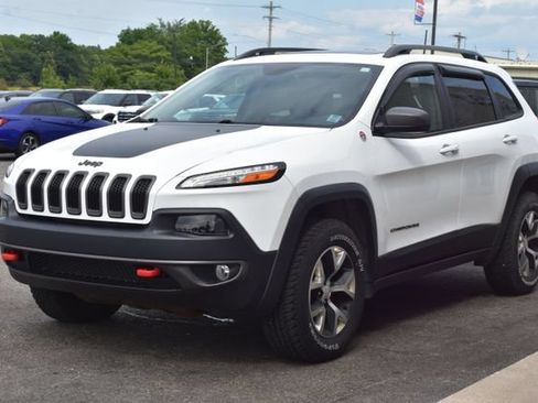 Used 2017 Jeep Cherokee Trailhawk w/ Comfort & Convenience Group AWD/4WD image 19