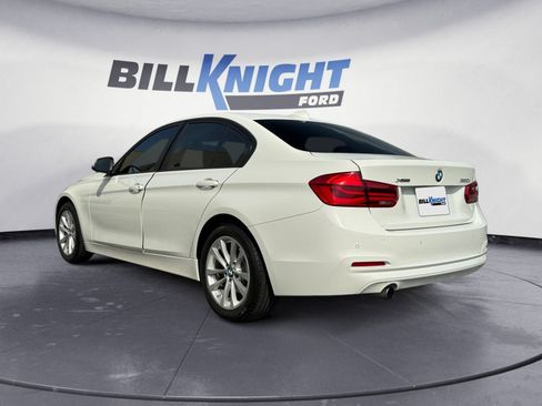 Used 2016 BMW 320i xDrive Sedan AWD/4WD image 3