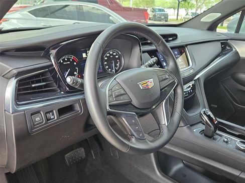 Used 2025 Cadillac XT5 Premium Luxury AWD/4WD image 9