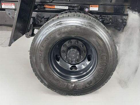 Used 2022 Ford F650 2WD Regular Cab Super Duty image 30