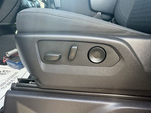 Used 2023 Chevrolet Silverado 1500 Custom image 15