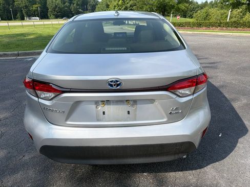 Used 2025 Toyota Corolla LE w/ LE Premium Package FWD image 6