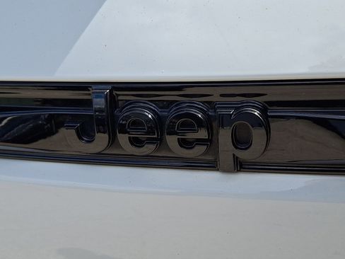 Used 2023 Jeep Grand Cherokee Altitude image 30