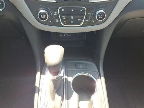 Used 2022 Chevrolet Equinox LT FWD image 28