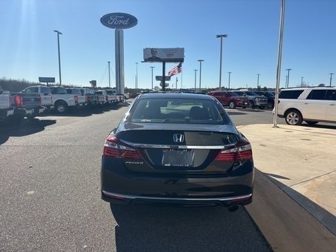 Used 2017 Honda Accord LX image 4