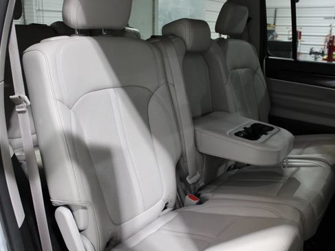 Used 2023 Jeep Wagoneer 4WD image 19