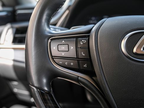 Used 2020 Lexus ES 300h w/ Premium Package FWD image 16