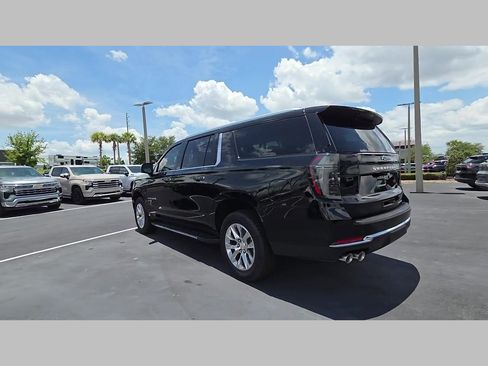New 2026 Chevrolet Suburban Premier RWD image 22