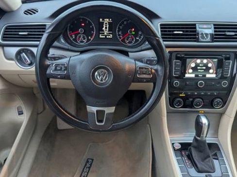 Used 2015 Volkswagen Passat 1.8T SE image 24