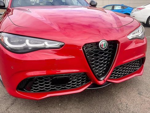 Used 2025 Alfa Romeo Giulia AWD w/ Driving Assist Package image 20