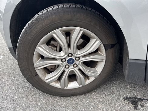 Used 2022 Ford Edge Titanium image 9