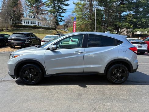 Used 2018 Honda HR-V EX image 11