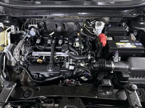 Used 2020 Nissan Kicks SR FWD image 31