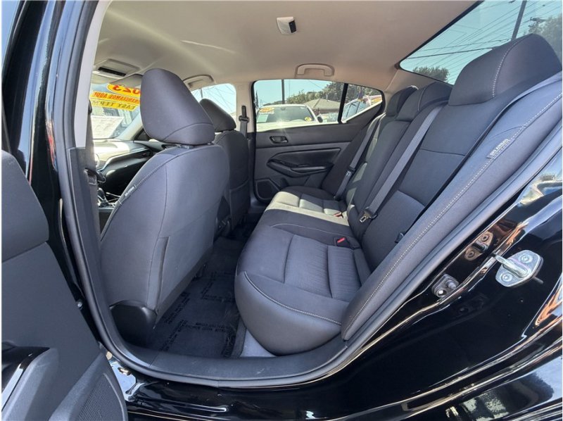 Used 2023 Nissan Altima 2.5 SV FWD image 18